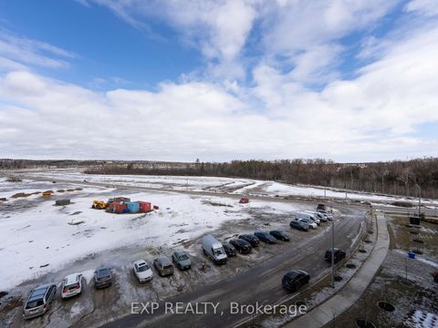 Photo 27 at 525 - 2 David Eyer Road, Rural Richmond Hill, Richmond Hill