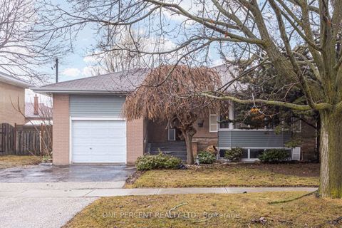 Photo 1 at 8 Wonderland Drive, Morningside, Toronto