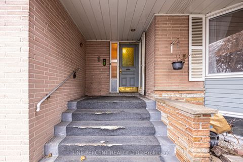 Photo 2 at 8 Wonderland Drive, Morningside, Toronto