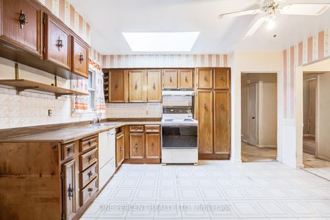 Photo 10 at 8 Wonderland Drive, Morningside, Toronto