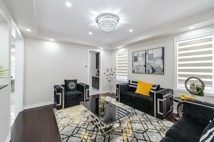 Photo 8 at 8 Teal Crest Circle, Credit Valley, Brampton