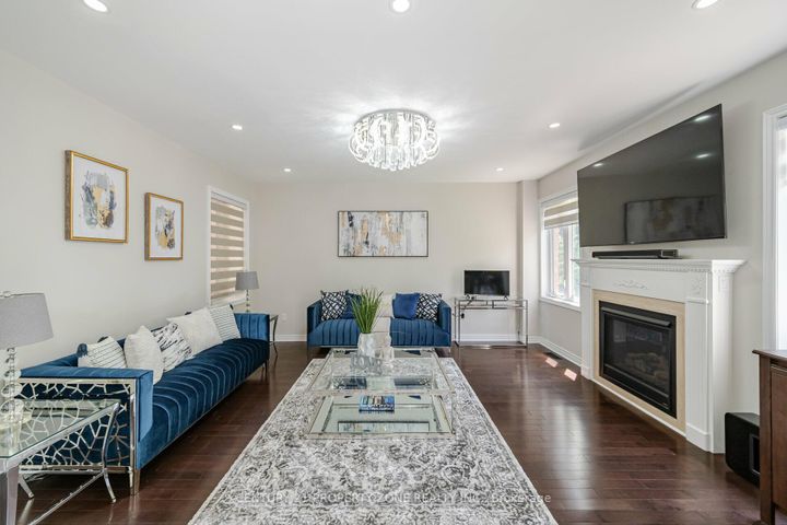 Photo 13 at 8 Teal Crest Circle, Credit Valley, Brampton