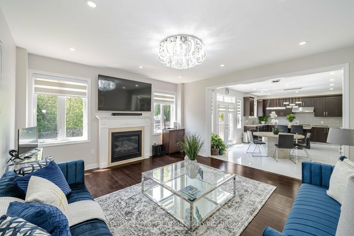 Photo 15 at 8 Teal Crest Circle, Credit Valley, Brampton