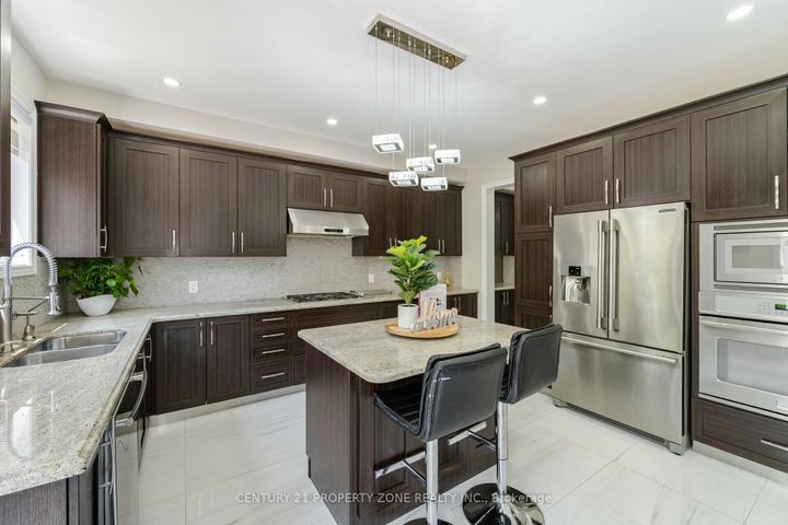 Photo 18 at 8 Teal Crest Circle, Credit Valley, Brampton