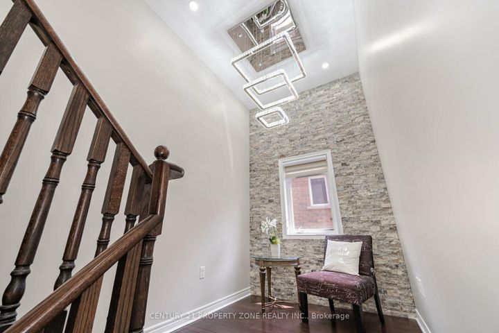 Photo 28 at 8 Teal Crest Circle, Credit Valley, Brampton