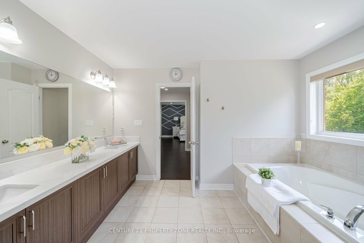 Photo 33 at 8 Teal Crest Circle, Credit Valley, Brampton