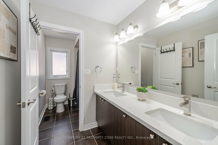 Photo 44 at 8 Teal Crest Circle, Credit Valley, Brampton