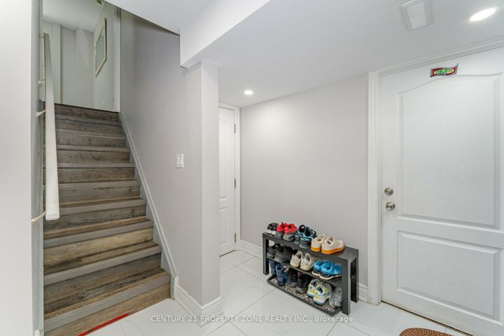 Photo 46 at 8 Teal Crest Circle, Credit Valley, Brampton