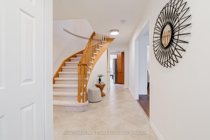 Photo 1 at 3114 Dalehurst Drive, Meadowvale, Mississauga