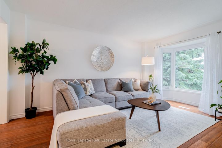 Photo 2 at 3114 Dalehurst Drive, Meadowvale, Mississauga