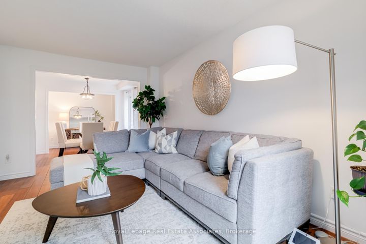 Photo 3 at 3114 Dalehurst Drive, Meadowvale, Mississauga