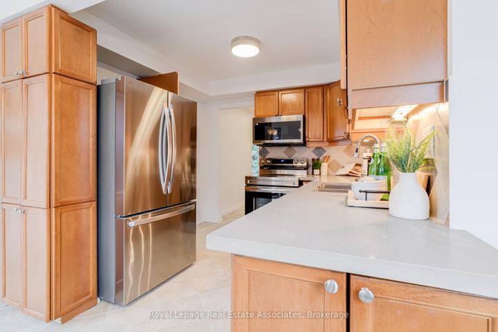 Photo 9 at 3114 Dalehurst Drive, Meadowvale, Mississauga