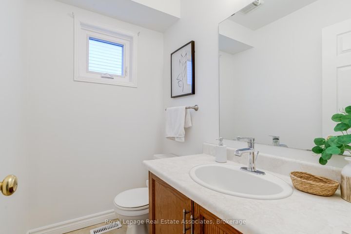 Photo 15 at 3114 Dalehurst Drive, Meadowvale, Mississauga