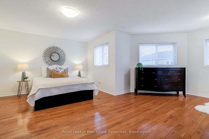 Photo 17 at 3114 Dalehurst Drive, Meadowvale, Mississauga