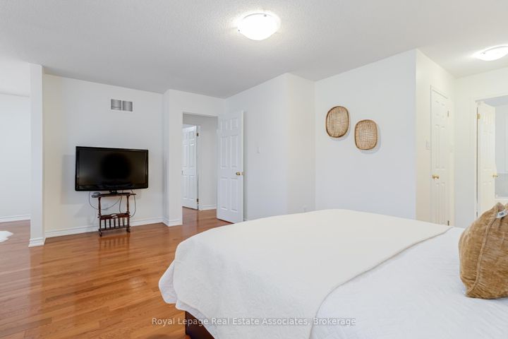 Photo 18 at 3114 Dalehurst Drive, Meadowvale, Mississauga