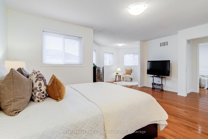 Photo 19 at 3114 Dalehurst Drive, Meadowvale, Mississauga