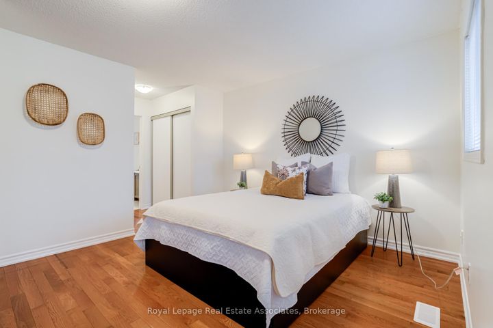 Photo 21 at 3114 Dalehurst Drive, Meadowvale, Mississauga