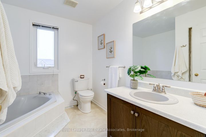 Photo 22 at 3114 Dalehurst Drive, Meadowvale, Mississauga