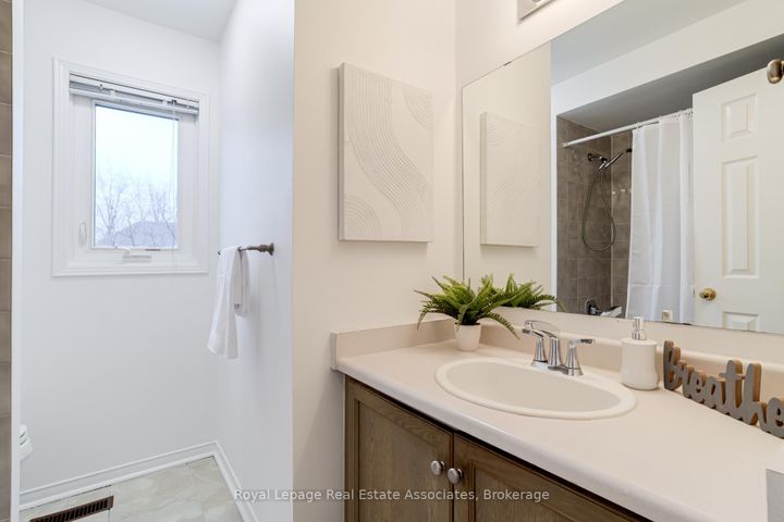 Photo 28 at 3114 Dalehurst Drive, Meadowvale, Mississauga