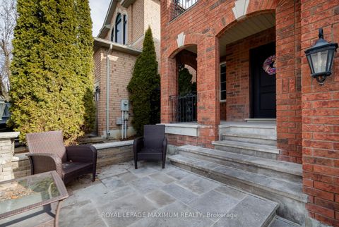 Photo 2 at 11 Masi Court, Sonoma Heights, Vaughan