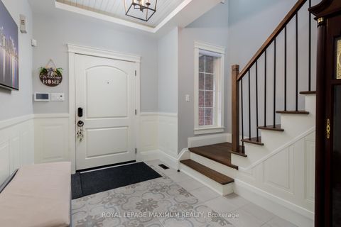 Photo 3 at 11 Masi Court, Sonoma Heights, Vaughan