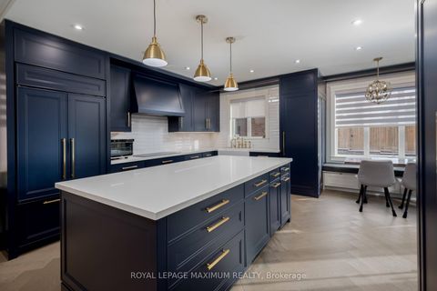 Photo 10 at 11 Masi Court, Sonoma Heights, Vaughan