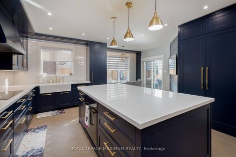 Photo 11 at 11 Masi Court, Sonoma Heights, Vaughan