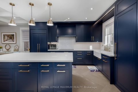 Photo 16 at 11 Masi Court, Sonoma Heights, Vaughan