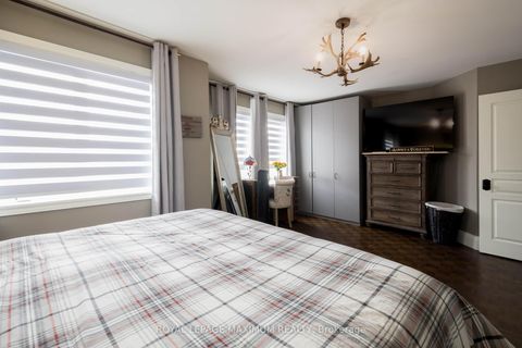 Photo 21 at 11 Masi Court, Sonoma Heights, Vaughan