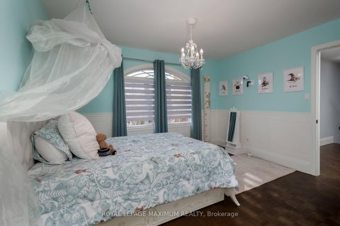 Photo 25 at 11 Masi Court, Sonoma Heights, Vaughan