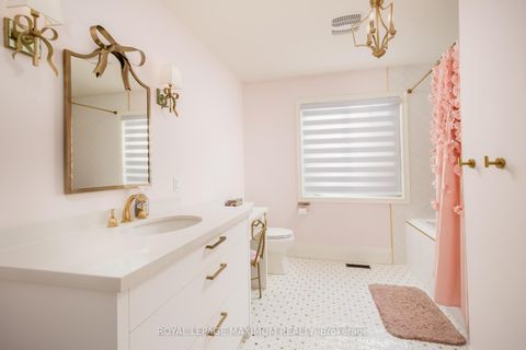 Photo 29 at 11 Masi Court, Sonoma Heights, Vaughan