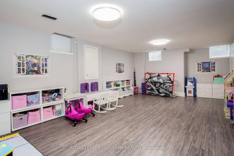 Photo 30 at 11 Masi Court, Sonoma Heights, Vaughan