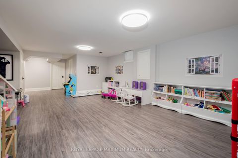 Photo 31 at 11 Masi Court, Sonoma Heights, Vaughan