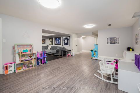 Photo 32 at 11 Masi Court, Sonoma Heights, Vaughan