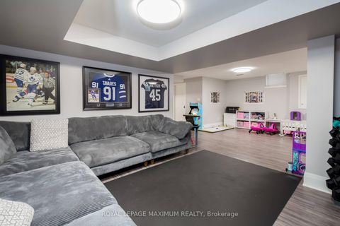 Photo 34 at 11 Masi Court, Sonoma Heights, Vaughan