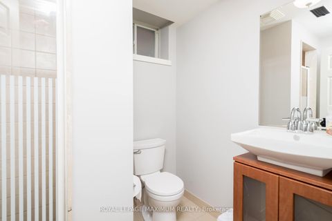 Photo 35 at 11 Masi Court, Sonoma Heights, Vaughan