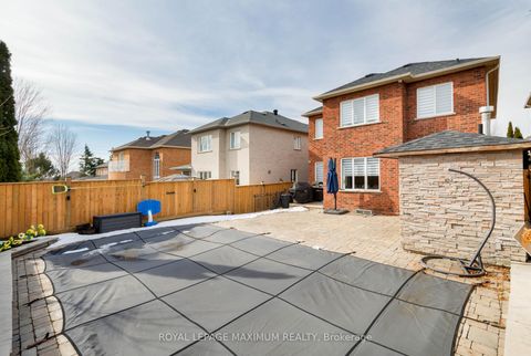 Photo 39 at 11 Masi Court, Sonoma Heights, Vaughan