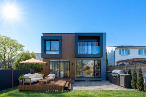 Photo 2 at 19 Topham Road, Parkview, Toronto