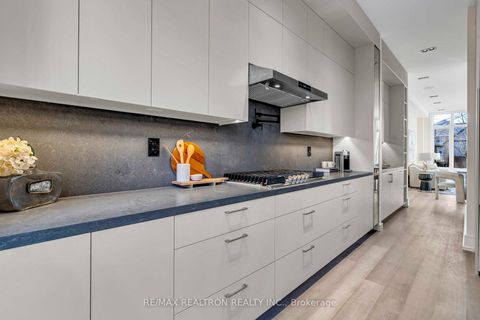 Photo 12 at 19 Topham Road, Parkview, Toronto