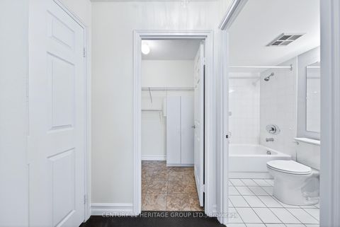 Photo 17 at 701 - 270 Davis Drive, Central Newmarket, Newmarket