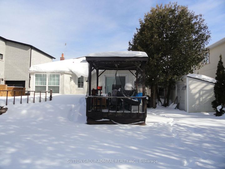 Photo 4 at 38 Fenwood Heights, Cliffcrest, Toronto