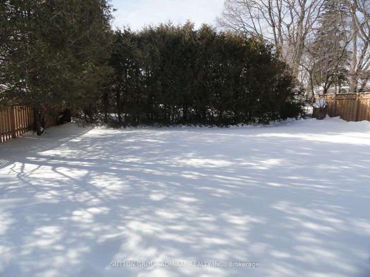 Photo 5 at 38 Fenwood Heights, Cliffcrest, Toronto