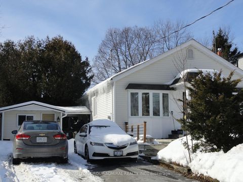 Photo 2 at 38 Fenwood Heights, Cliffcrest, Toronto