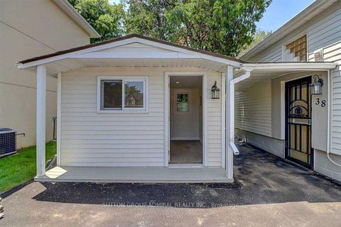 Photo 3 at 38 Fenwood Heights, Cliffcrest, Toronto