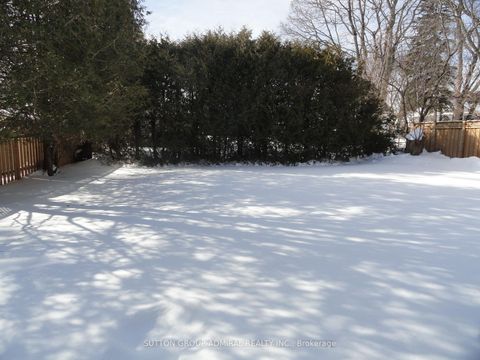 Photo 5 at 38 Fenwood Heights, Cliffcrest, Toronto