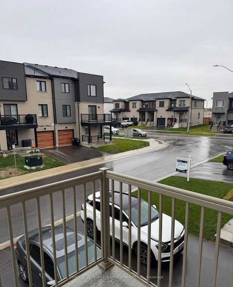 Photo 12 at 7 Silo Mews, Rural Barrie Southeast, Barrie