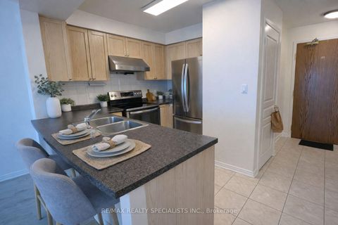 Photo 1 at 810 - 4879 Kimbermount Avenue, Central Erin Mills, Mississauga