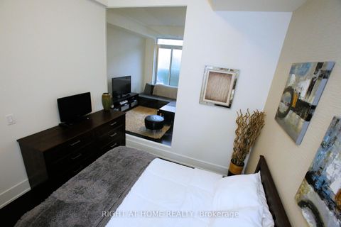 Photo 1 at 210 - 330 Richmond Street W, Waterfront Communities C1, Toronto