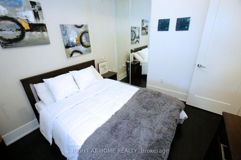 Photo 3 at 210 - 330 Richmond Street W, Waterfront Communities C1, Toronto