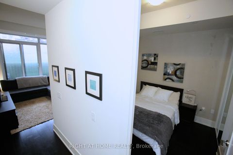 Photo 4 at 210 - 330 Richmond Street W, Waterfront Communities C1, Toronto